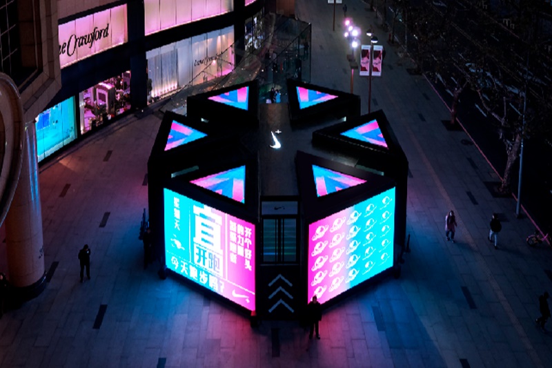 How Cross-Border E-Commerce Can Leverage Creative LED Display Solutions