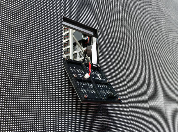 Front vs Rear Serviceable LED Screens